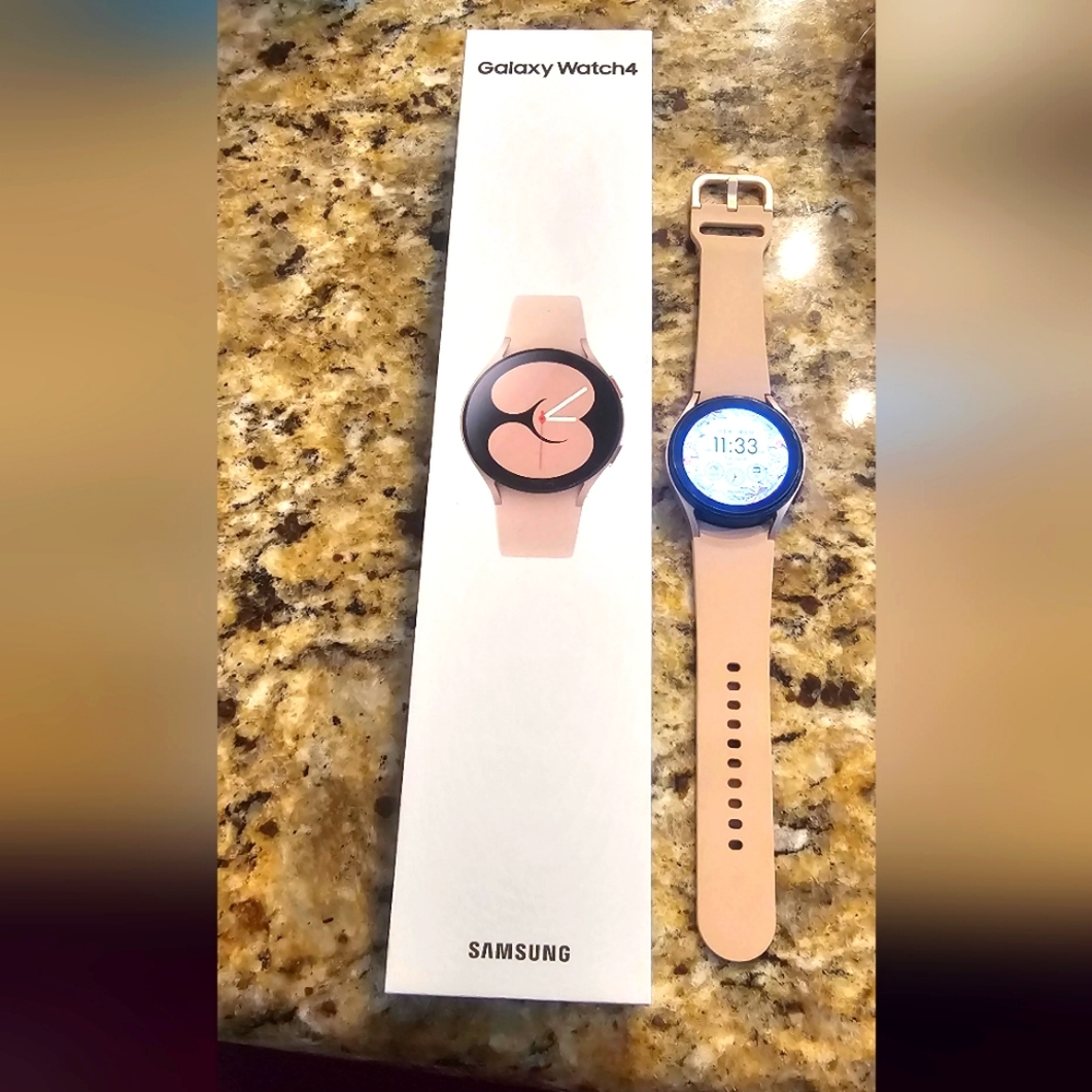 Galaxy Watch4| 40mm  |  Pink Gold  |  Bluetooth / Wifi + 4G  Galaxy Watch4